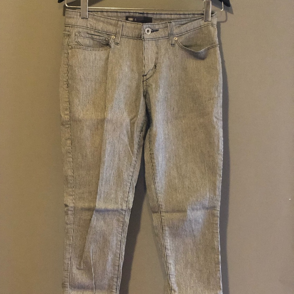 Levi's pin stripped cropped pants